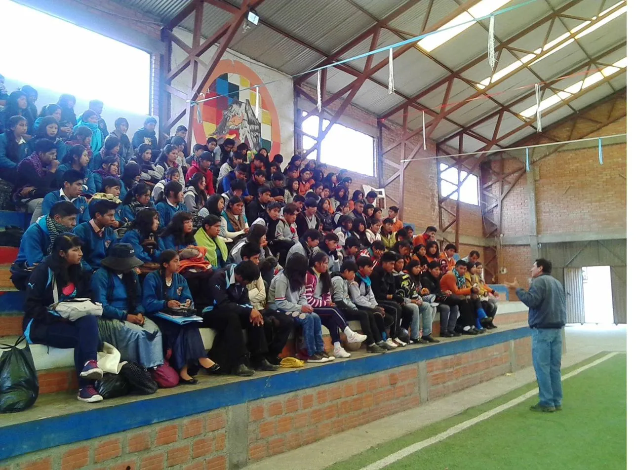 David Vildoso speaking to hundreds of students in a school gymnasium