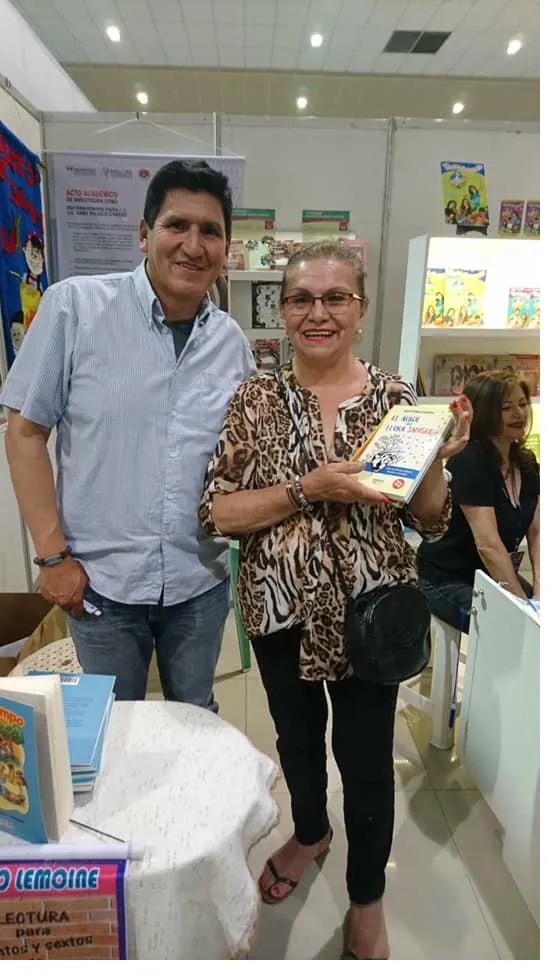 David Vildoso with a reader at the International Book Fair